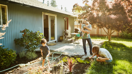 Lower rates boost homebuyer demand for 3rd week in a row